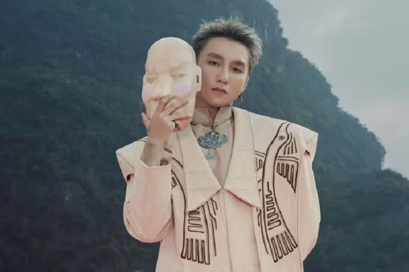 Chiếc mặt nạ trong trò diễn Xuân Phả và MV Come My Way của Sơn Tùng MTP