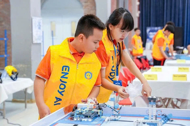 Trẻ em như búp trên cành (Bài 2): An toàn trên mạng - Vững vàng tương lai