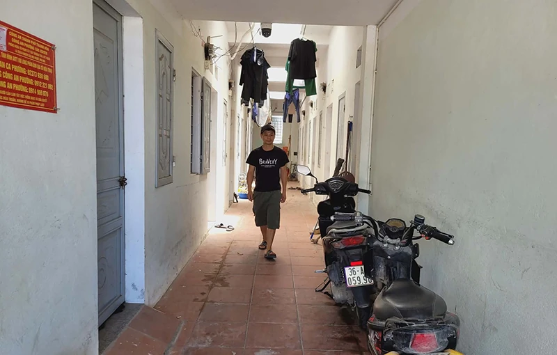 Công nhân thuê trọ chật vật ứng phó với nắng nóng