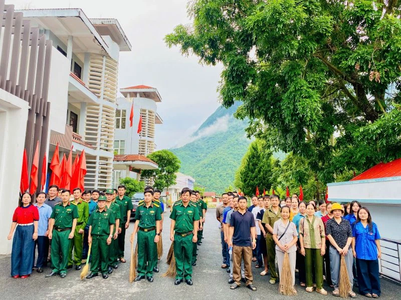 Mường Lát ra quân hưởng ứng phong trào chung tay bảo vệ môi trường