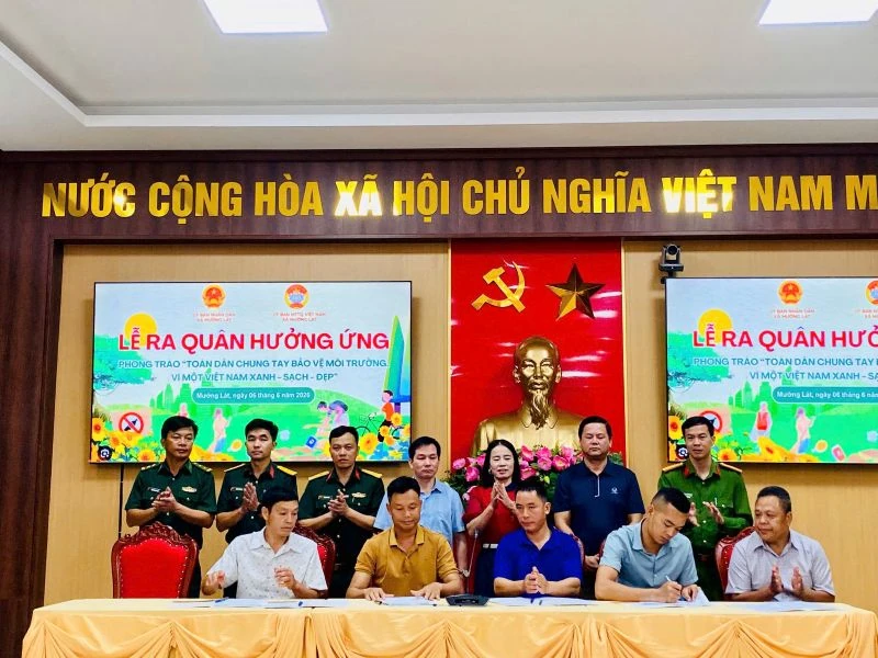 Mường Lát ra quân hưởng ứng phong trào chung tay bảo vệ môi trường