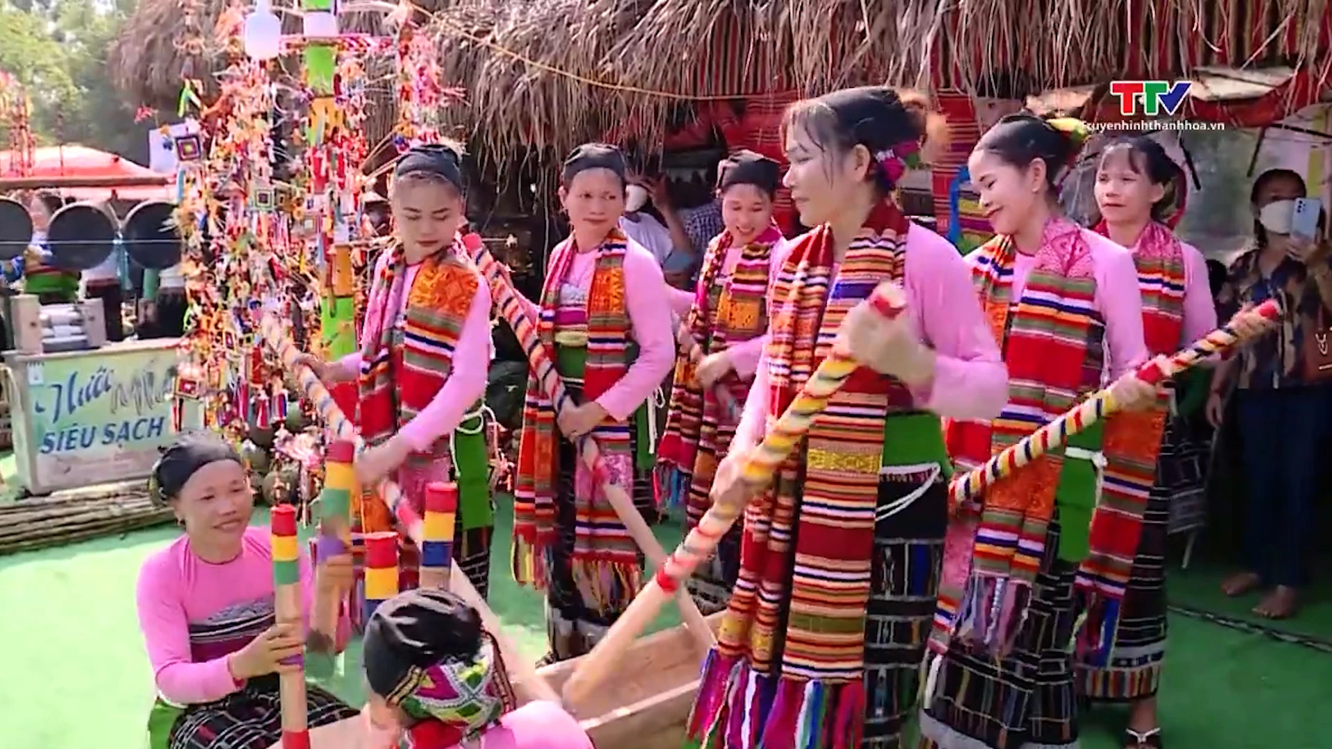 [Thanh Hóa xưa và nay] Rộn ràng điệu Khua luống 