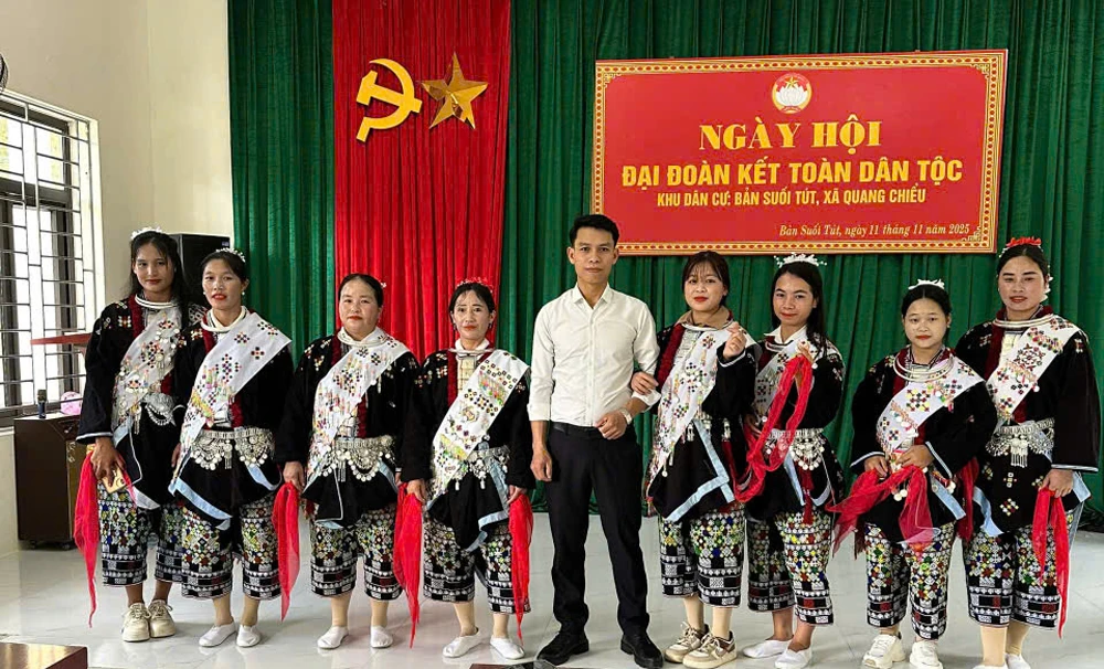 Người Dao đỏ ở Suối Tút giữ gìn trang phục truyền thống
