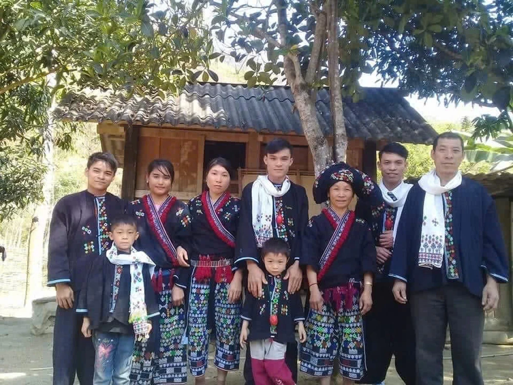 Người Dao đỏ ở Suối Tút giữ gìn trang phục truyền thống