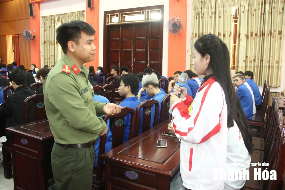 Giữ vững “trận địa” tư tưởng trên không gian mạng