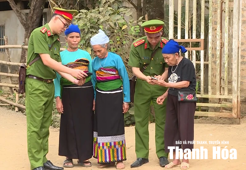 Khi ông bà tập làm công dân số