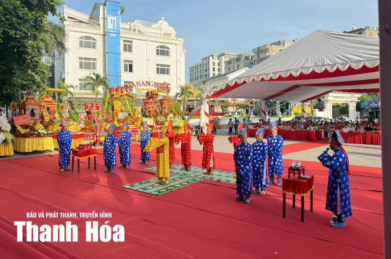 [Thanh Hóa xưa và nay] Giữ hồn truyền thống qua Lễ hội bánh chưng, bánh giầy phường Sầm Sơn