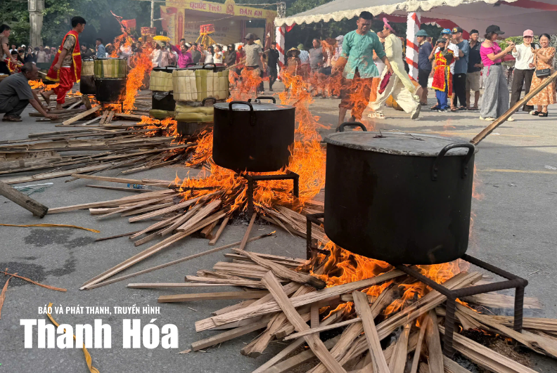 [Thanh Hóa xưa và nay] Giữ hồn truyền thống qua Lễ hội bánh chưng, bánh giầy phường Sầm Sơn