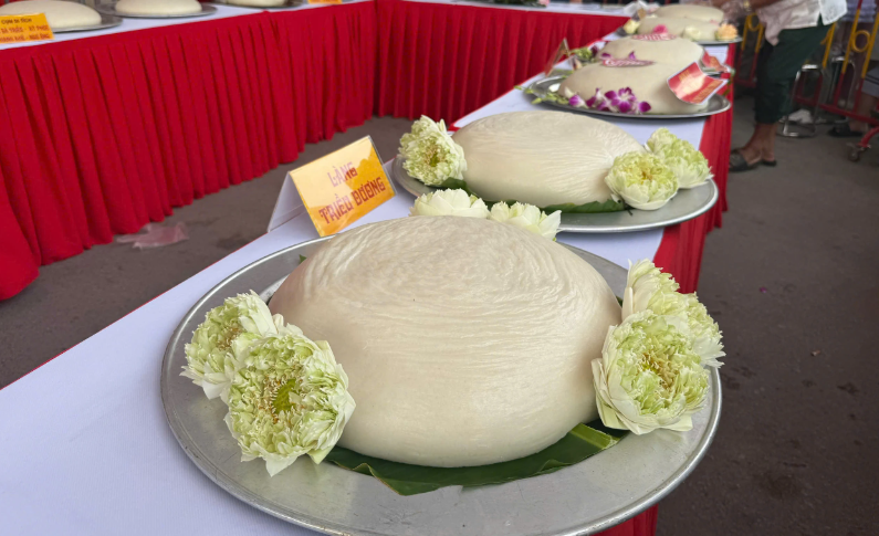 [Thanh Hóa xưa và nay] Giữ hồn truyền thống qua Lễ hội bánh chưng, bánh giầy phường Sầm Sơn