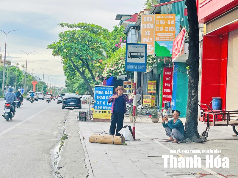 Xe buýt ơi! (Bài 2): Dưới mái nhà chờ... xe buýt