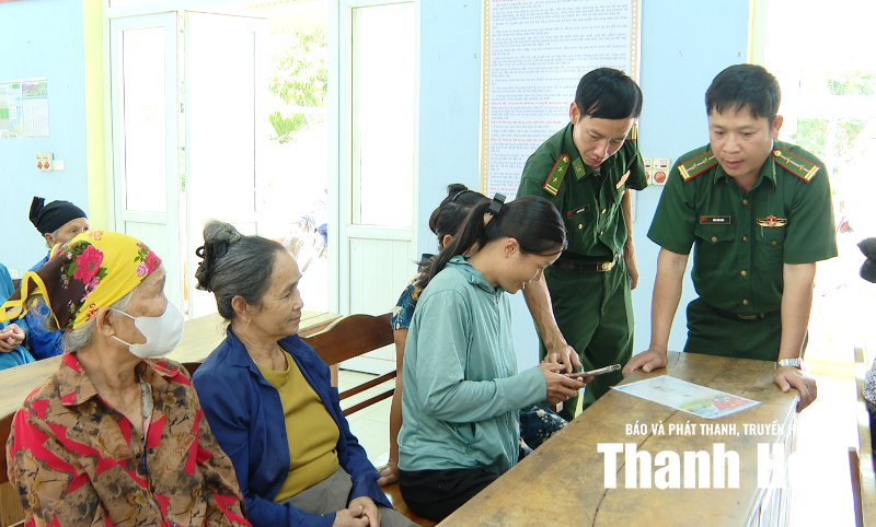 “Cầm tay chỉ việc” đưa kỹ năng số đến người dân vùng biên