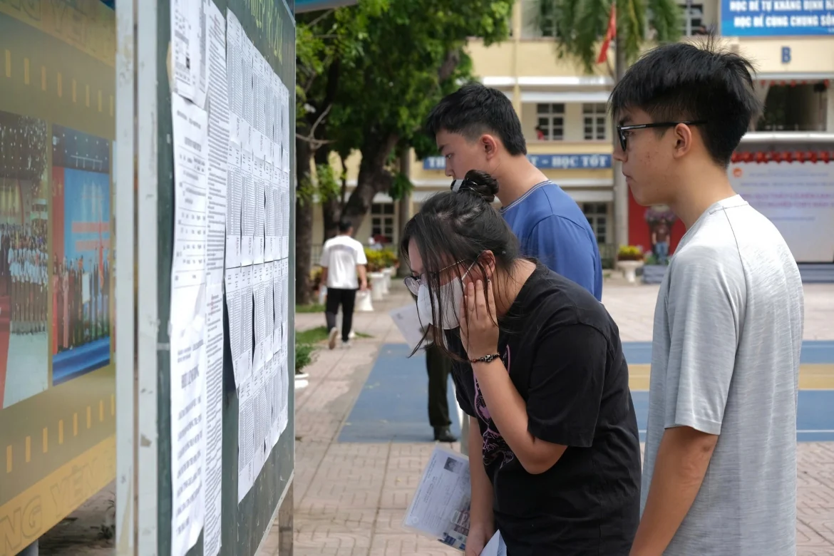 Điểm chuẩn đại học 2026: Công nghệ, AI và kinh tế mũi nhọn đều sát ngưỡng 30 điểm