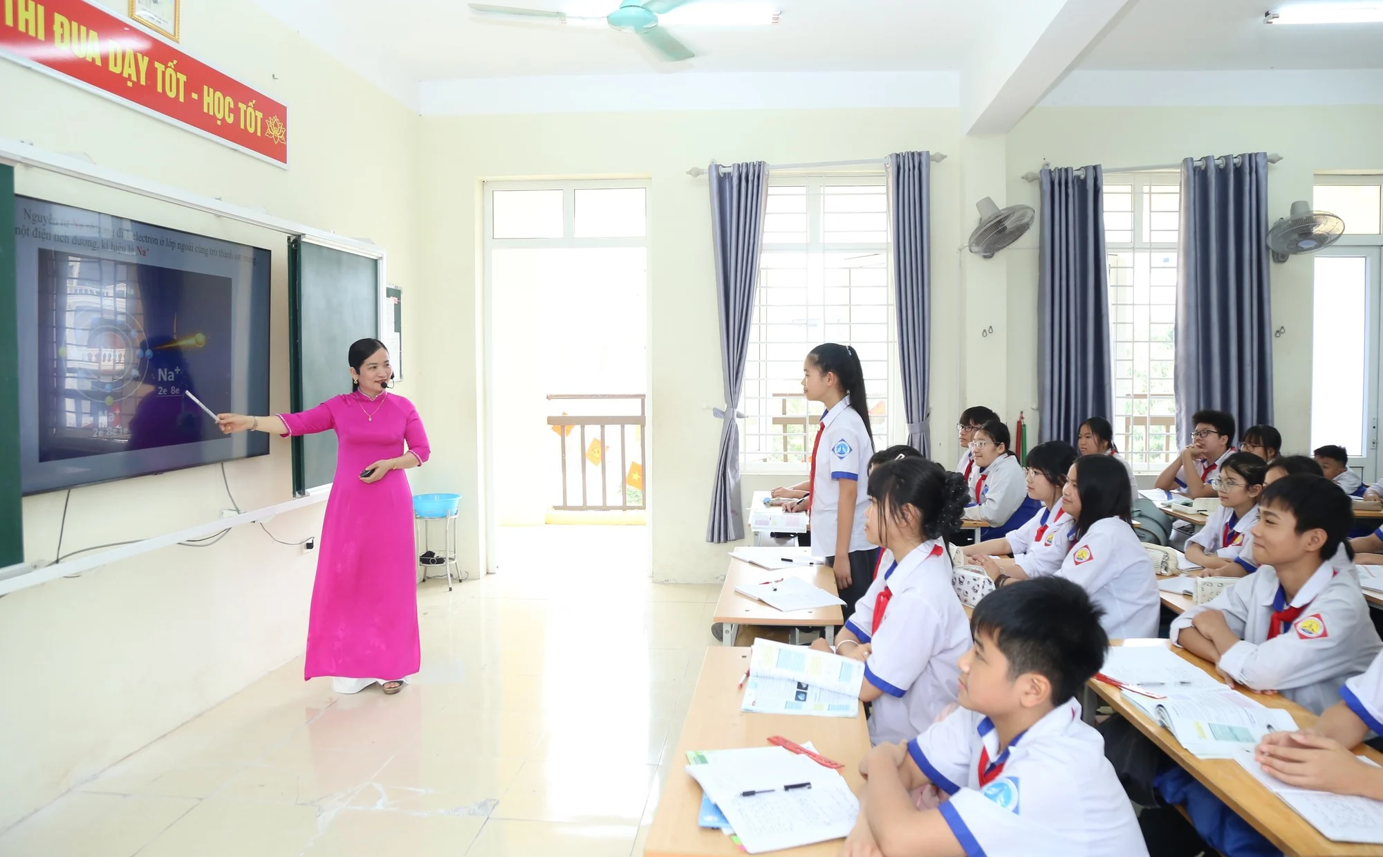 Sắp xếp trường học: Bộ Nội vụ hướng dẫn giải quyết chính sách trước 30/11