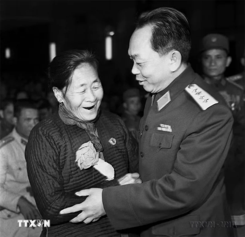 Kỷ niệm 115 năm Ngày sinh Đại tướng Võ Nguyên Giáp: Tri ân vị tướng của lòng dân