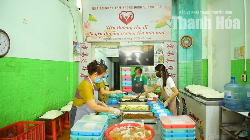 Giữ lửa yêu thương giữa “phố bệnh viện”