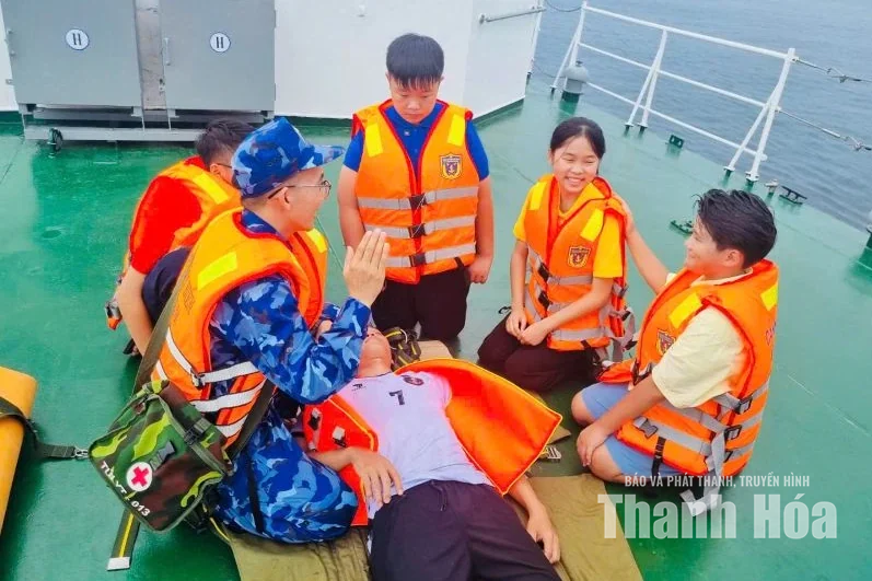 “Hải trình” bồi dưỡng tình yêu biển, đảo quê hương