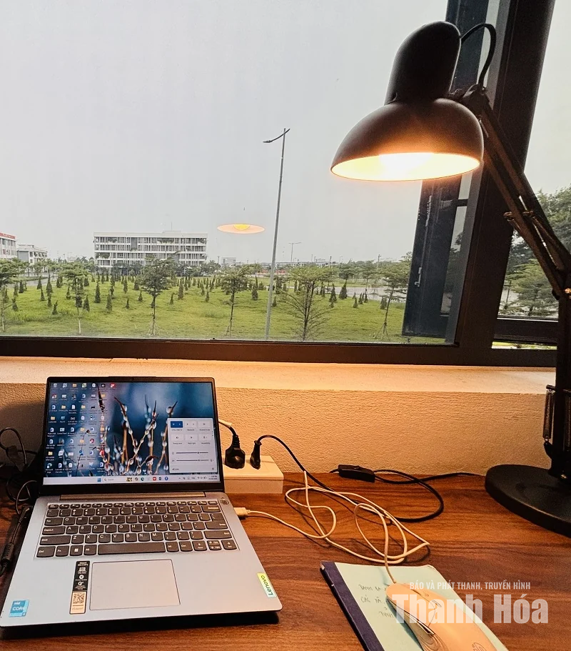 Khi quán cà phê trở thành “văn phòng, thư viện thứ hai”