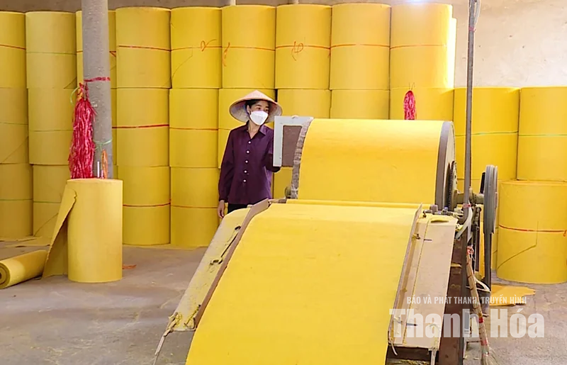Cây keo, luồng&nbsp;sau cánh cửa nhà máy