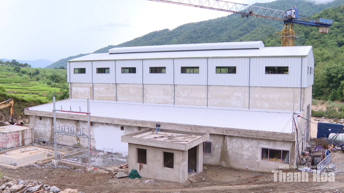 Trên công trường thủy điện vùng biên