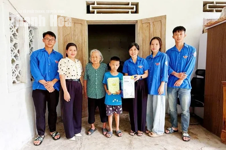 Đồng hành cùng học sinh khó khăn vào năm học mới
