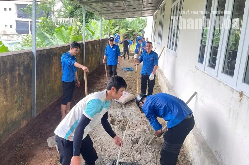 Đồng hành cùng học sinh khó khăn vào năm học mới