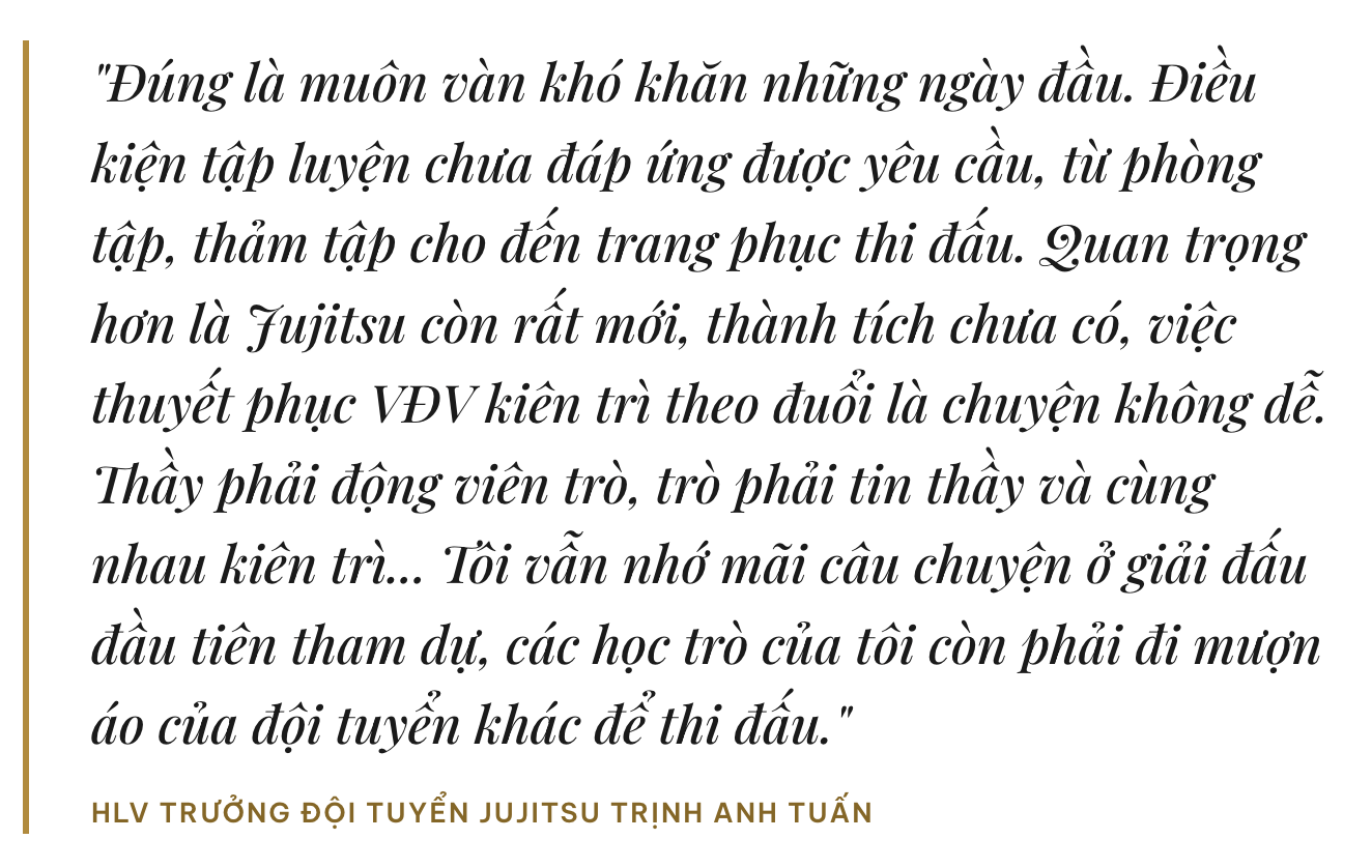 Giọt mồ hôi trên sàn tập hóa huy chương lấp lánh