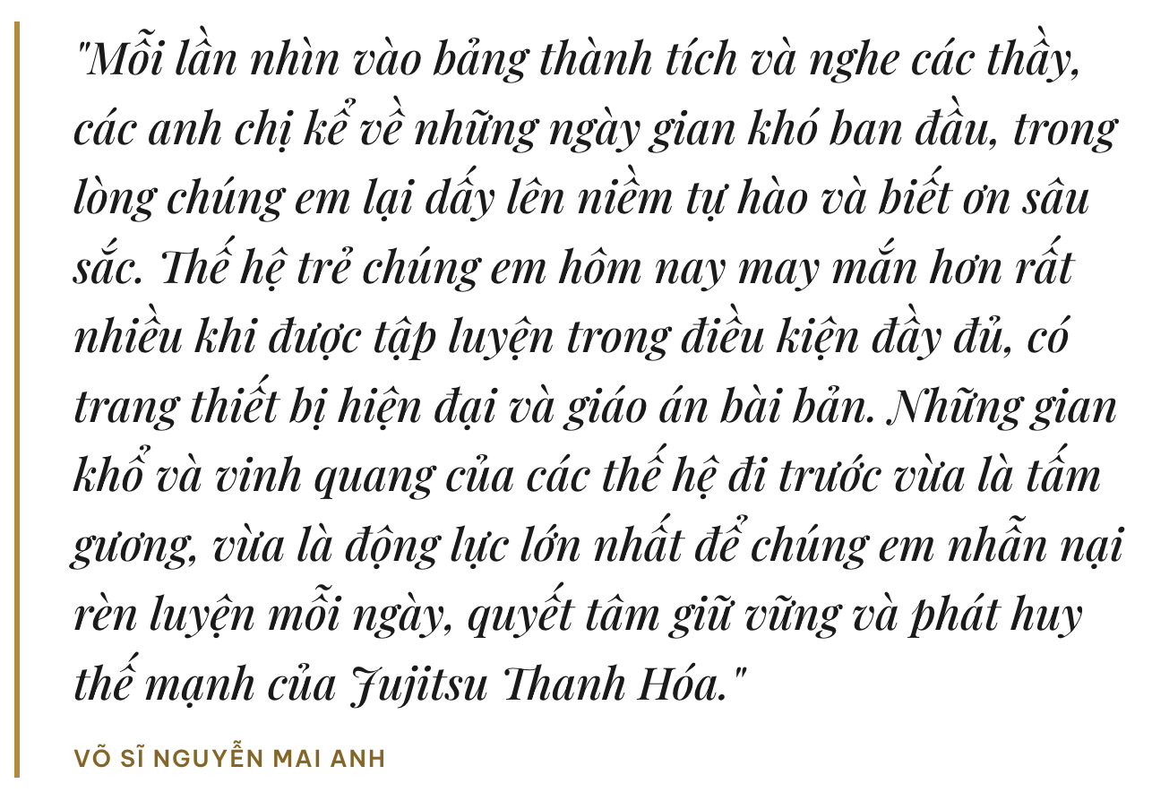 Giọt mồ hôi trên sàn tập hóa huy chương lấp lánh