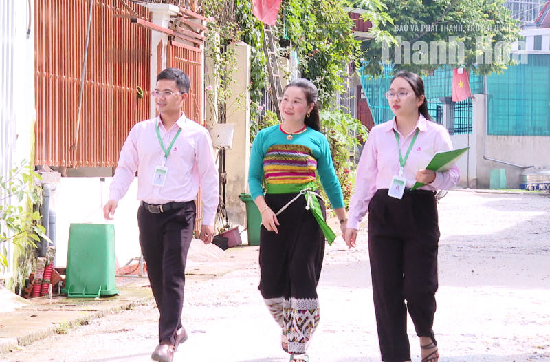Hình ảnh đẹp của cán bộ tín dụng chính sách vùng biên