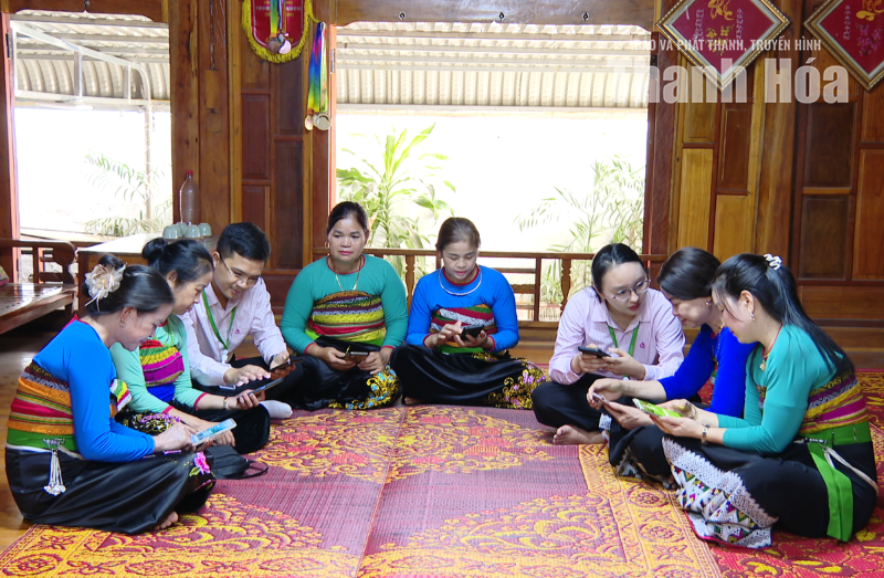 Hình ảnh đẹp của cán bộ tín dụng chính sách vùng biên
