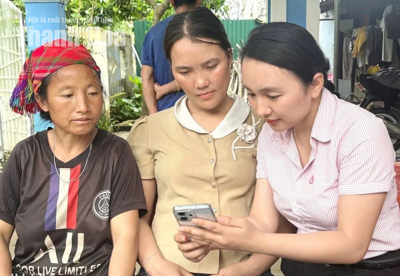 Hình ảnh đẹp của cán bộ tín dụng chính sách vùng biên