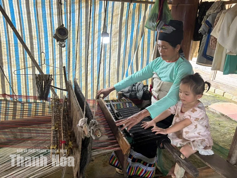 Nét đẹp bản làng vùng biên