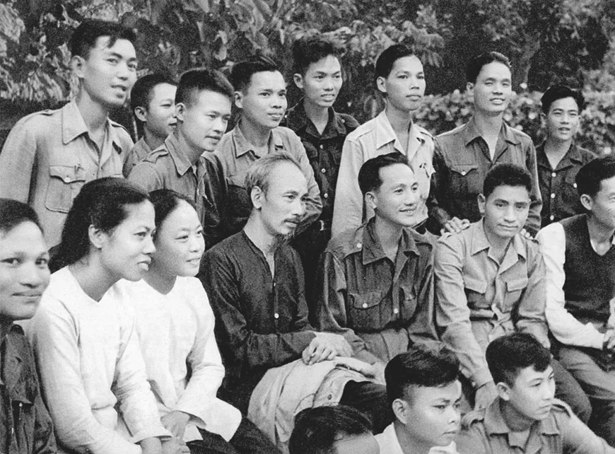 Ngày này năm xưa (21/9):&nbsp;Bác Hồ viết thư thăm hỏi, động viên bộ đội, cán bộ và gia đình cán bộ miền Nam tập kết ra Bắc