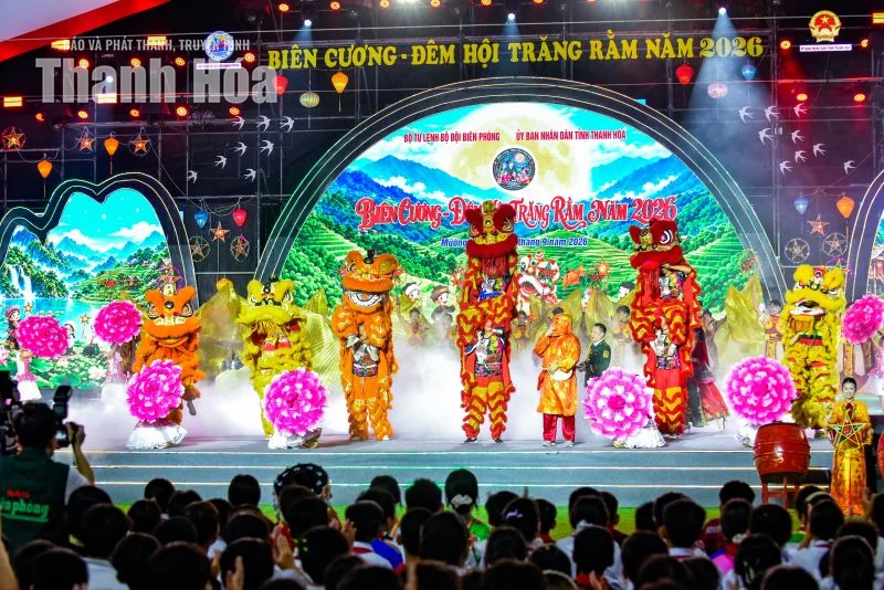 Mùa trăng biên cương