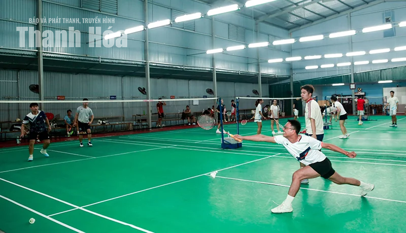 Chắp cánh đam mê thể thao từ cầu lông
