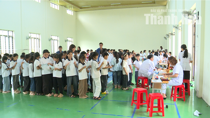Chủ động chăm sóc sức khỏe học sinh mùa mưa bão