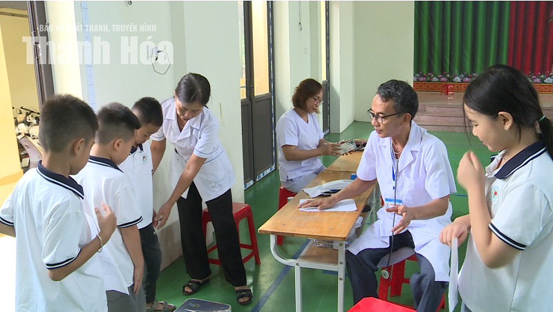 Chủ động chăm sóc sức khỏe học sinh mùa mưa bão