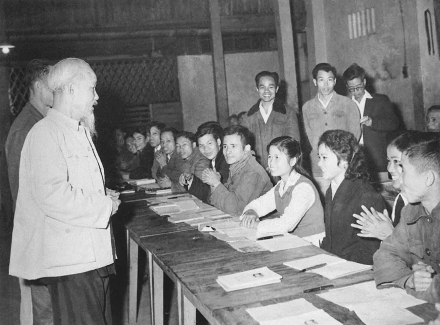 Ngày này năm xưa (30/9): Bác căn dặn thanh niên phải biết kết hợp giữa học tập và rèn luyện