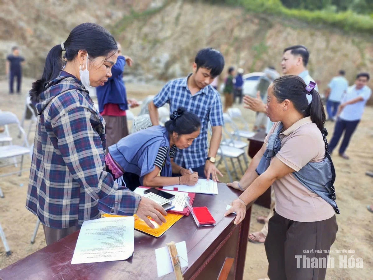 Mường Lát tổ chức bốc thăm nền tái định cư cho 29 hộ bị ảnh hưởng do thiên tai