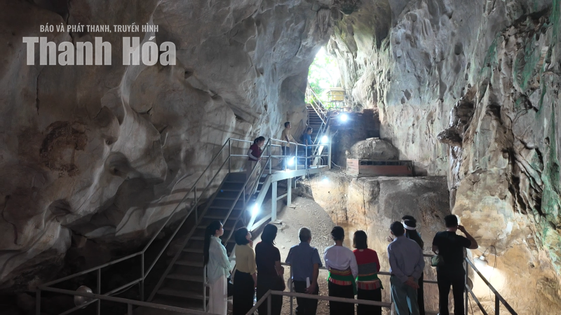 Dấu xưa trong lòng hang Con Moong
