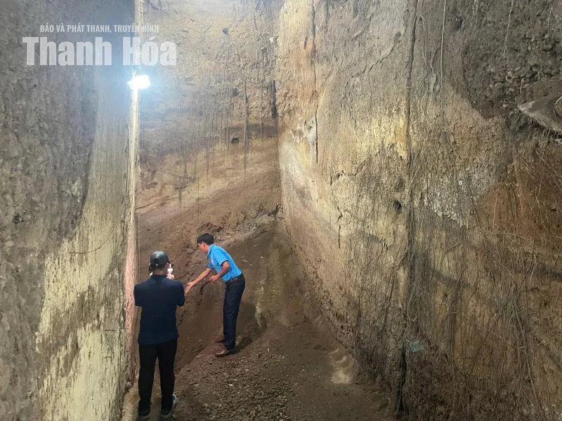 Dấu xưa trong lòng hang Con Moong