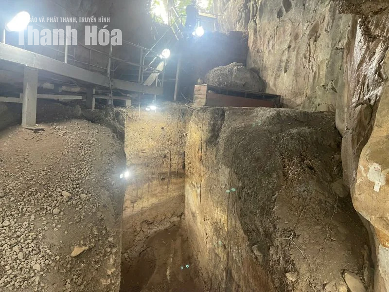 Dấu xưa trong lòng hang Con Moong