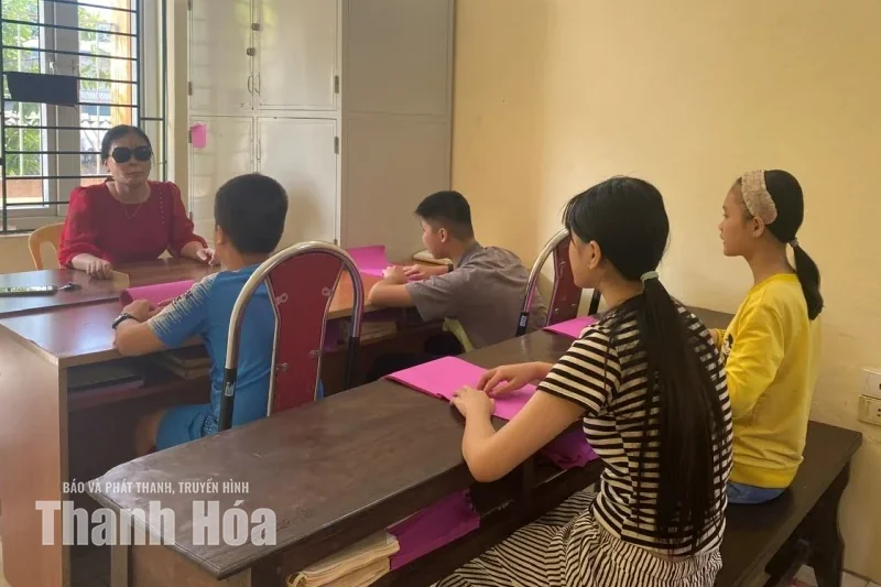 Gieo tri thức, thắp sáng niềm tin