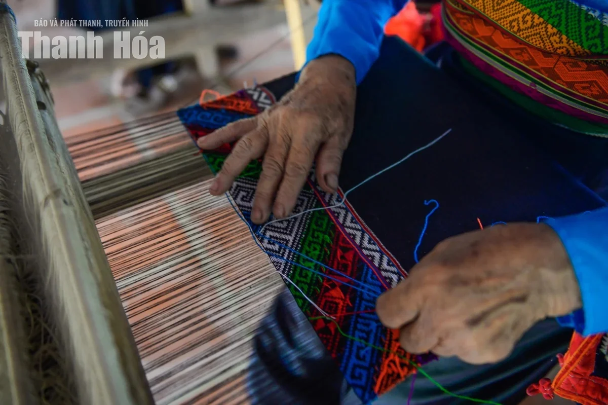 [Thanh Hóa xưa và nay] Những sợi thổ cẩm nối mạch văn hóa xứ Thanh