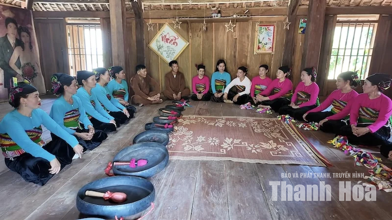 Người lặng lẽ thắp lửa cho nhịp cồng chiêng xứ Thanh