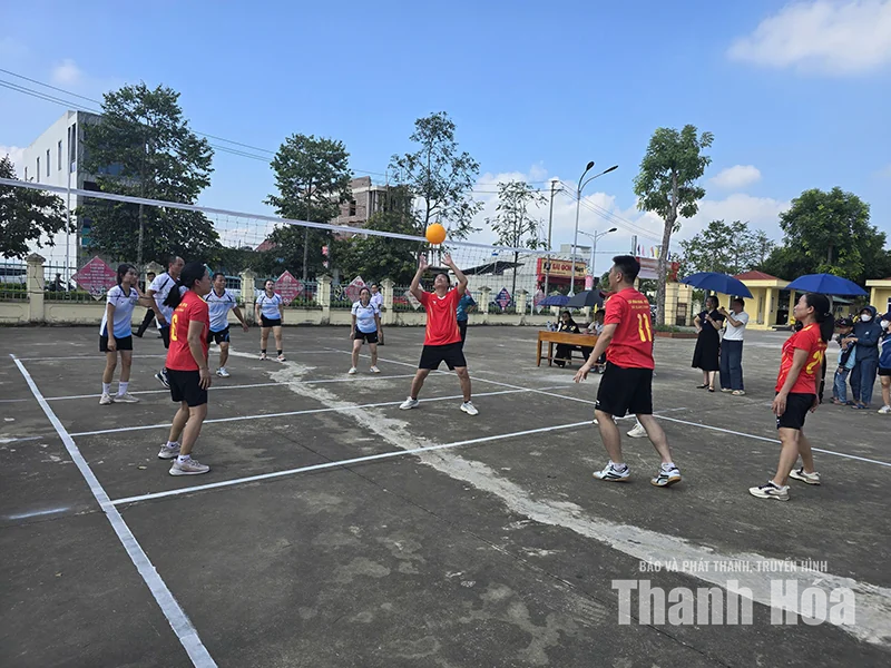 Sôi nổi Giải bóng chuyền hơi xã Quảng Chính năm 2026