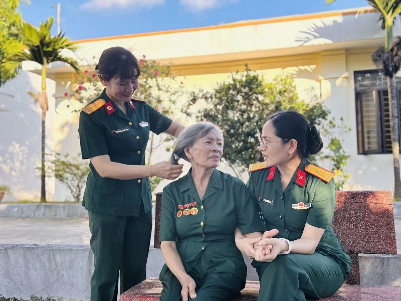 Những bông hoa trong miền ký ức lửa