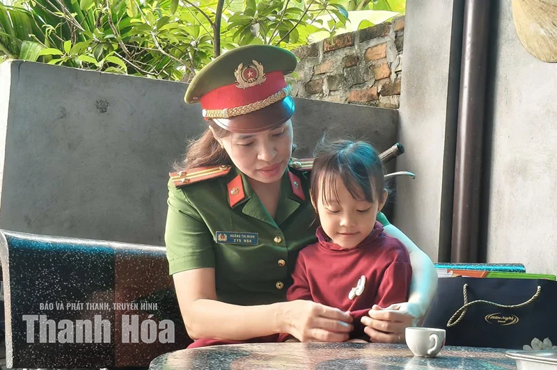 Nữ chiến sĩ Công an tận tụy, gần dân, vì Nhân dân phục vụ