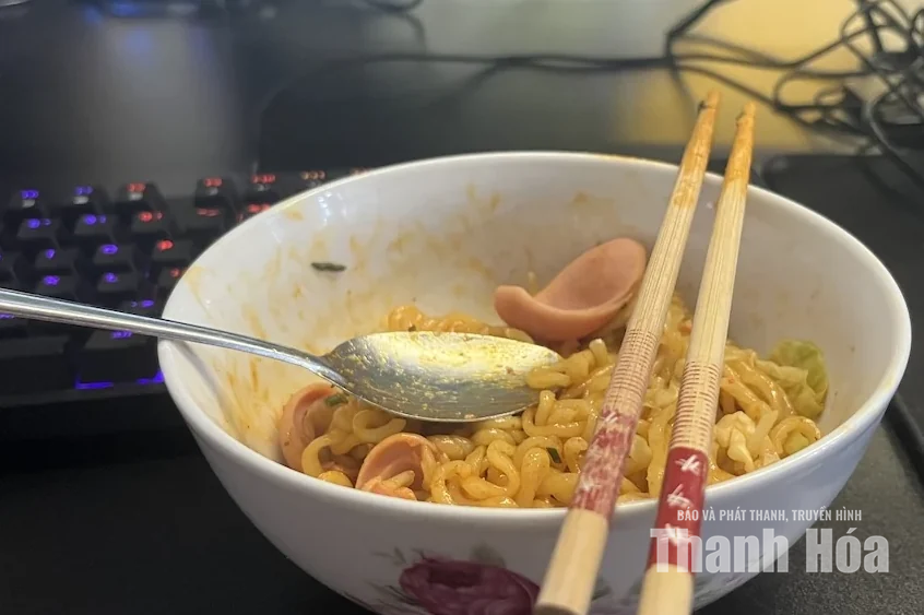 Quán internet hoạt động sau 22h: “Combo đêm” bất chấp quy định?