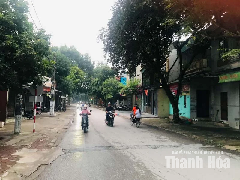 “Khoảng trống” vỉa hè ...