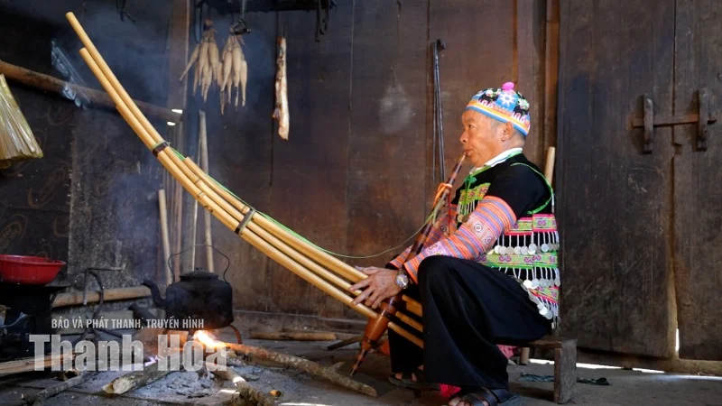 Người giữ hồn khèn Mông